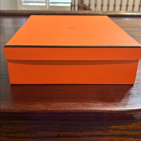 HERMÈS Paris Medium\Large Orange Gift Box - Picture 5 of 6